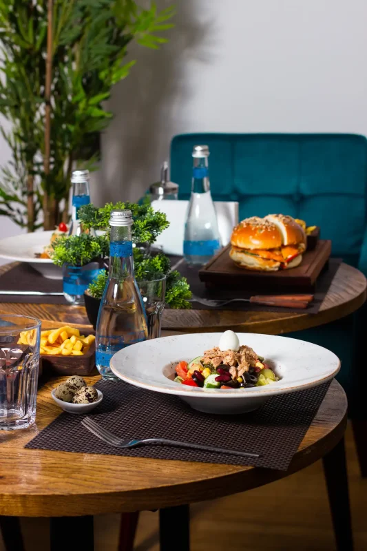 business-lunch-table